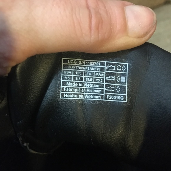 NWOB UGG BOOTS - Picture 2 of 4